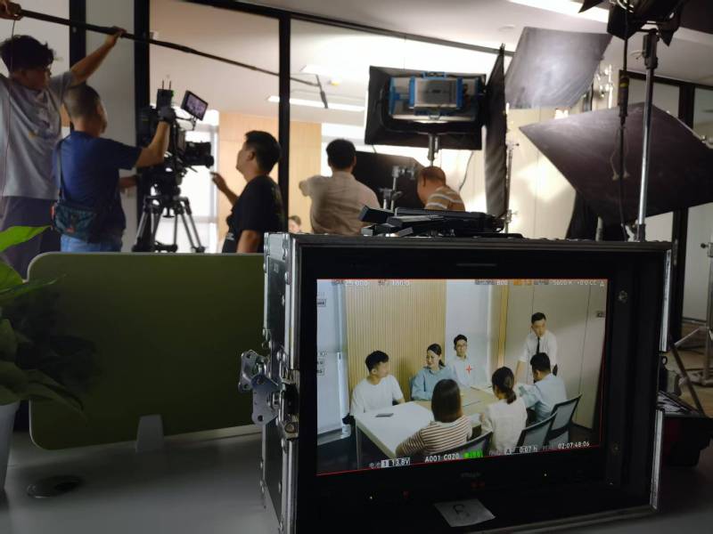 道孚县TVC拍摄公司：科技产品视觉化大师，诠释未来感与功能美学